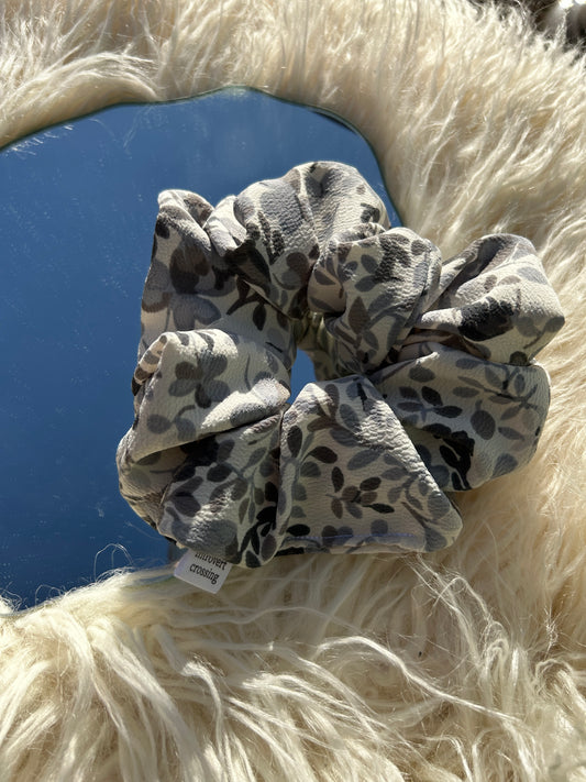 laurel print scrunchie